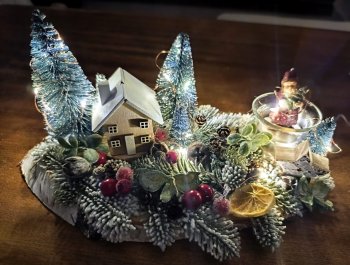 Vianočné aranžmány na dreve